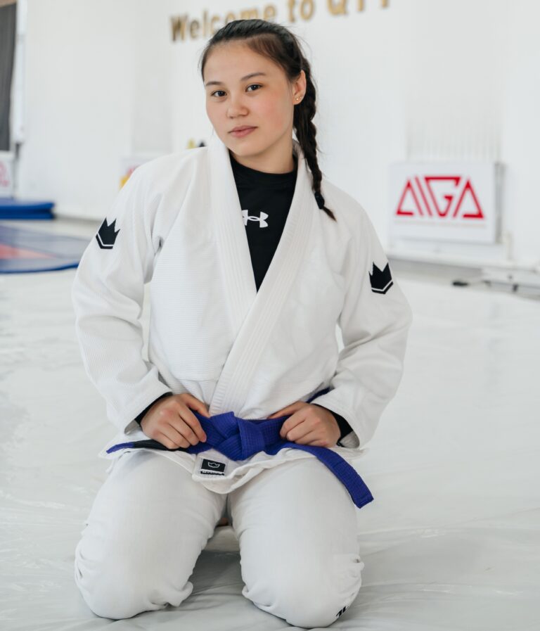 «Я никогда не забуду, как поднималась», — чемпионка мира по ММА Карина Сисенова