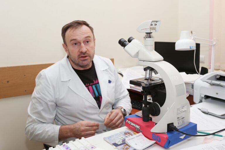 Врач-онкоморфолог Сергей Думчев: жизнь и смерть под микроскопом